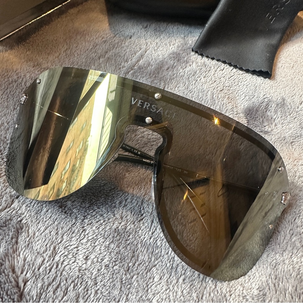 Pristine Versace Aviators Sunglasses Polarized Sh… - image 3